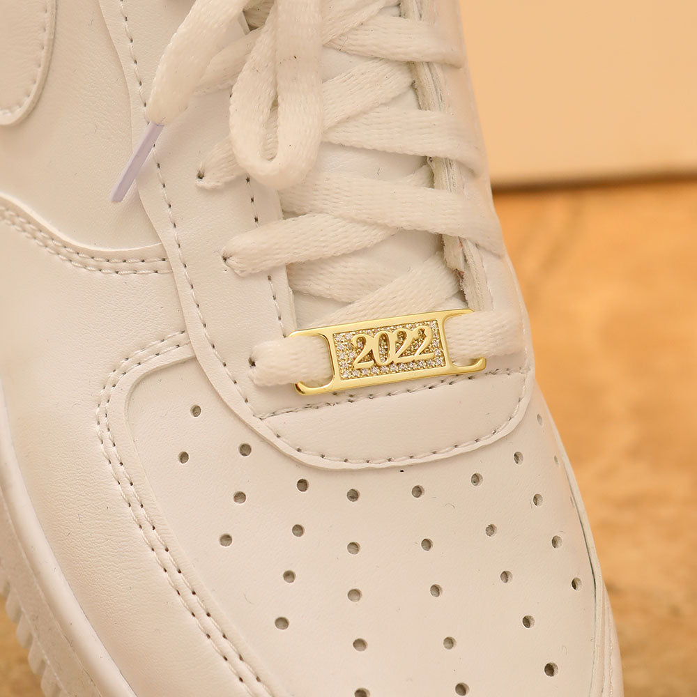 Kasentra Personalisiertes Schuhband-Accessoire mit Stein und Datum